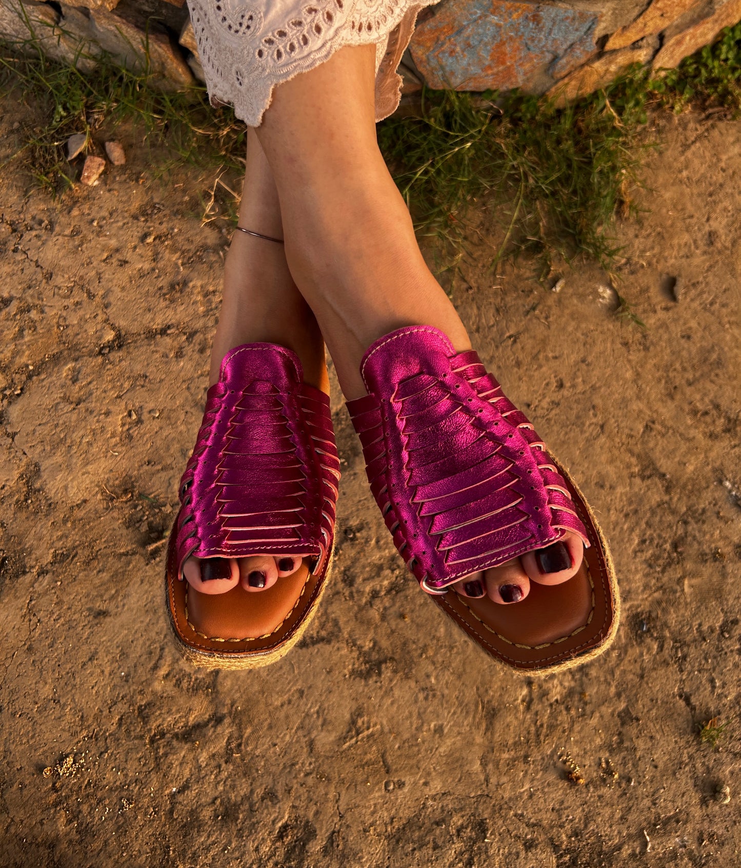 Kahkashan - Eleven Strap Slide