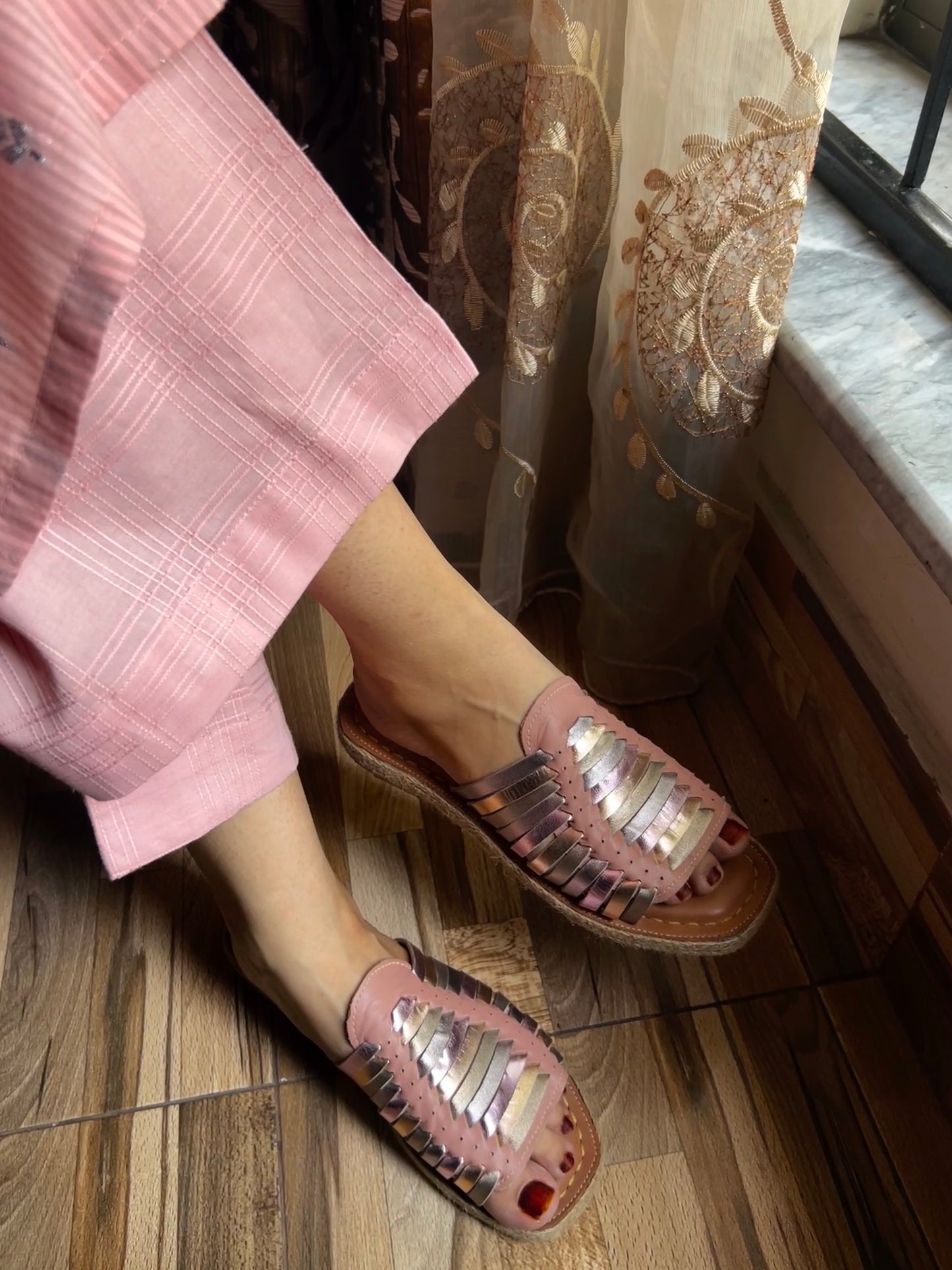 Gulaabo - Eleven Strap Slide