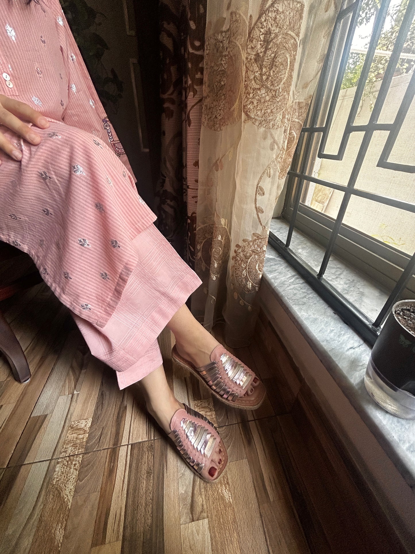 Gulaabo - Eleven Strap Slide