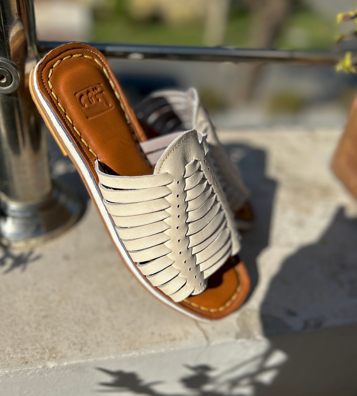 Chaand - Eleven Strap Slide