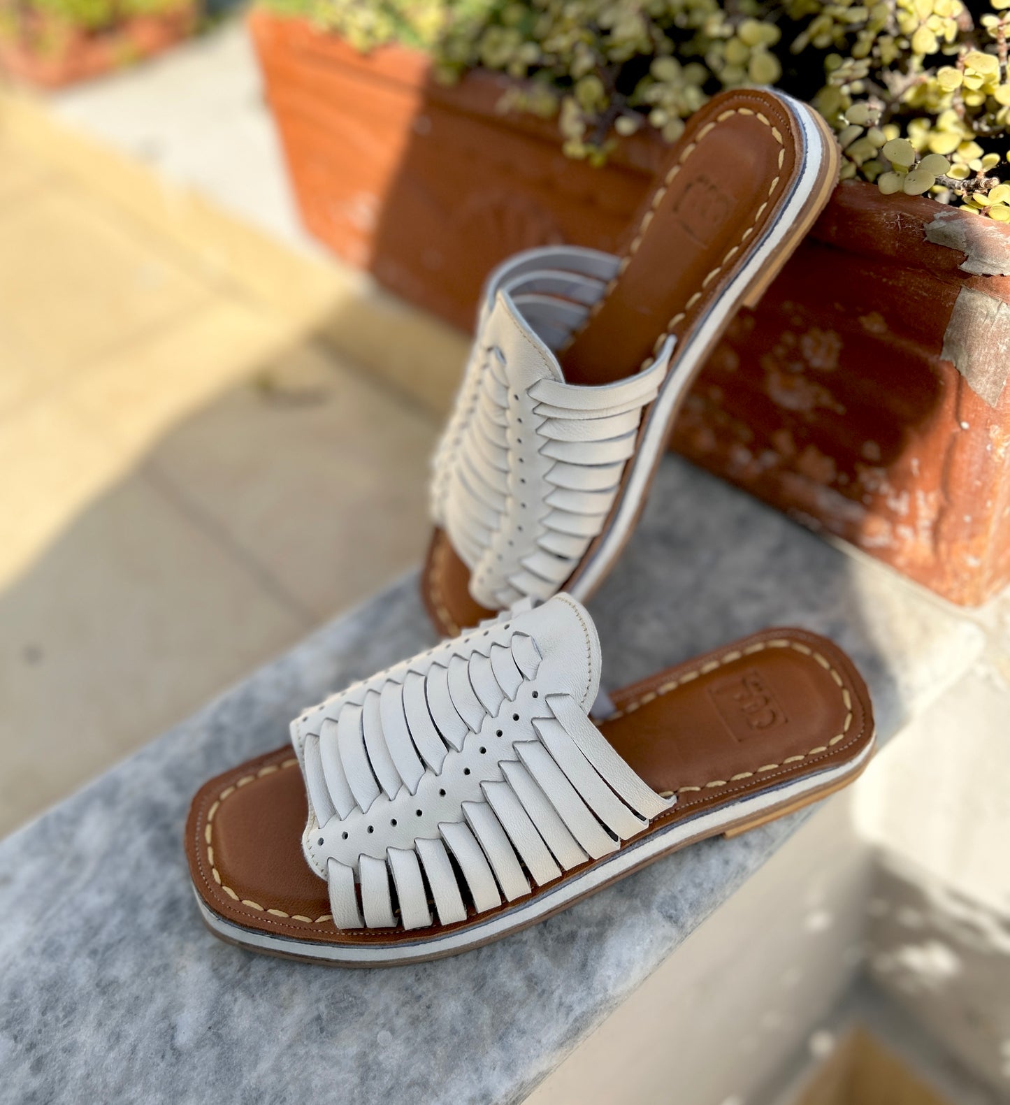 Chaand - Eleven Strap Slide