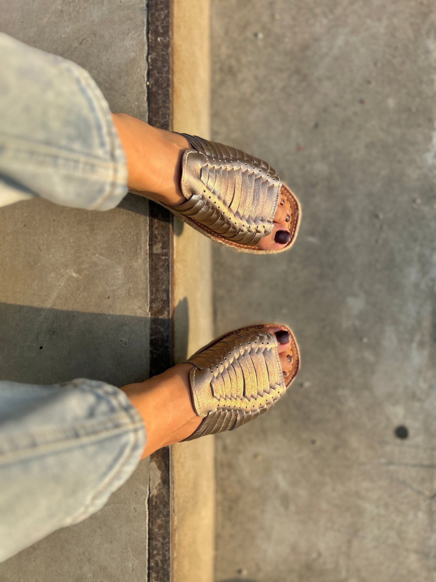 Goldfish - Eleven Strap Slide