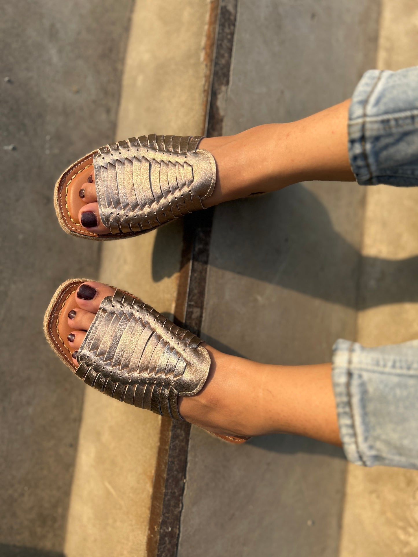 Goldfish - Eleven Strap Slide